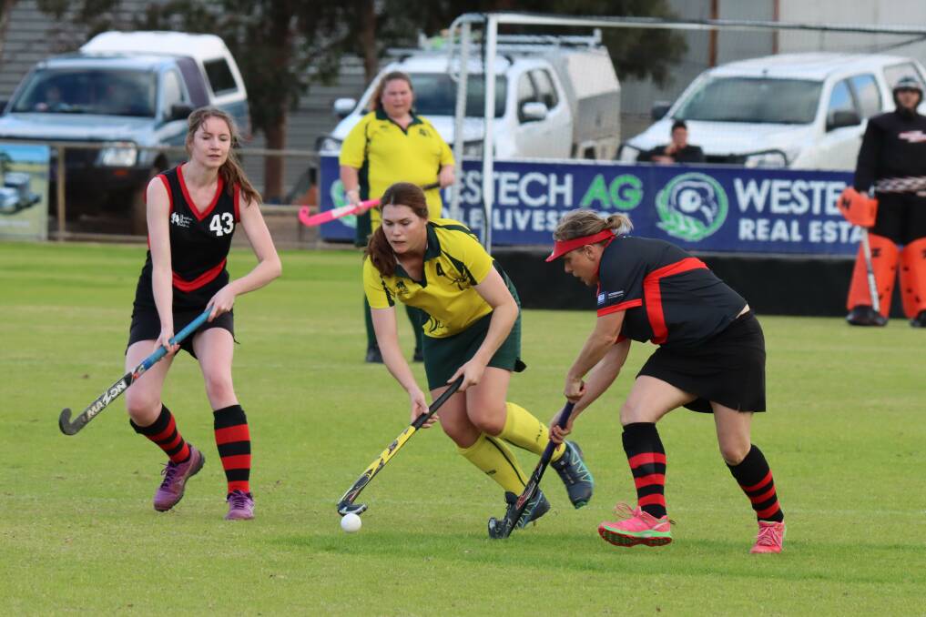 SKILL: Ross' Ameilia Rintoule weaves between Jets' Mia Guest (left) and Robyn Creek in the Open Women's competition. Picture: CONTRIBUTED 