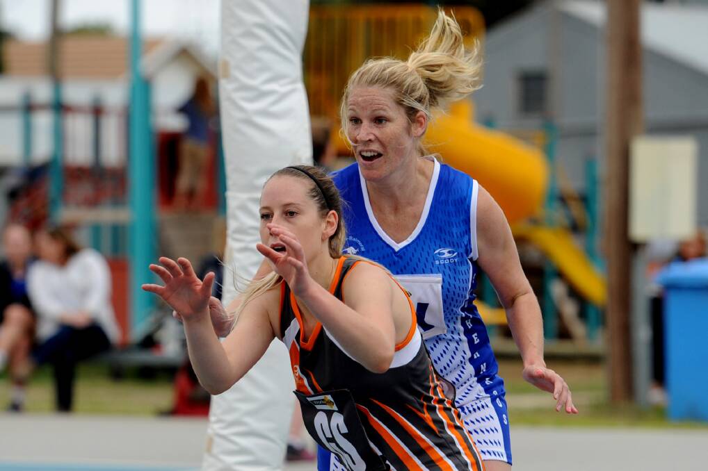 ON TARGET: Southern Mallee Giant Codie Robins got the better of Harrow-Balmoral defender Kate Vickery on Saturday. Picture: SAMANTHA CAMARRI