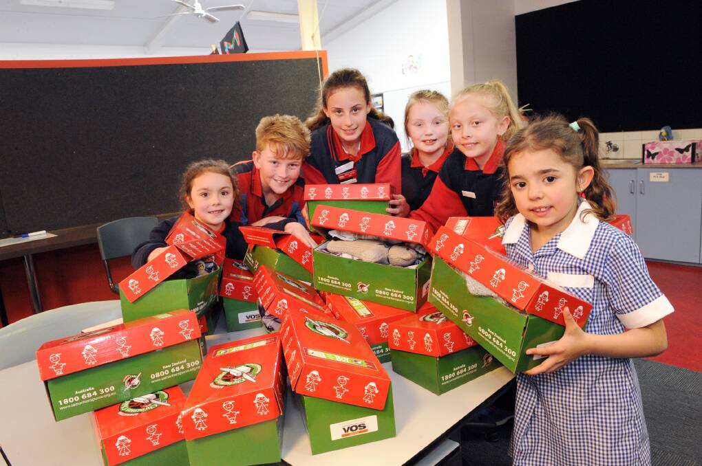 Annabelle Gregor, Tarkyn Benbow, Eloise Wills, Olivia Tepper, Ella Thompson and Marley Walker with Samaratin's Purse boxes at Horsham Primary School.