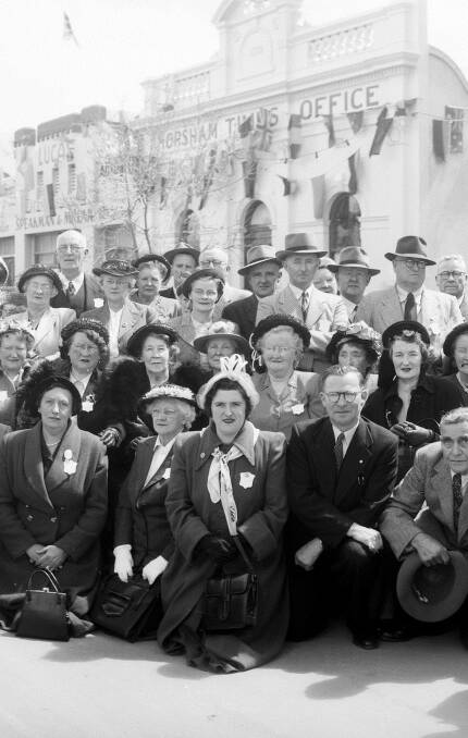 Horsham residents in part of a 270 degree panorama of Wilson Street in 1950