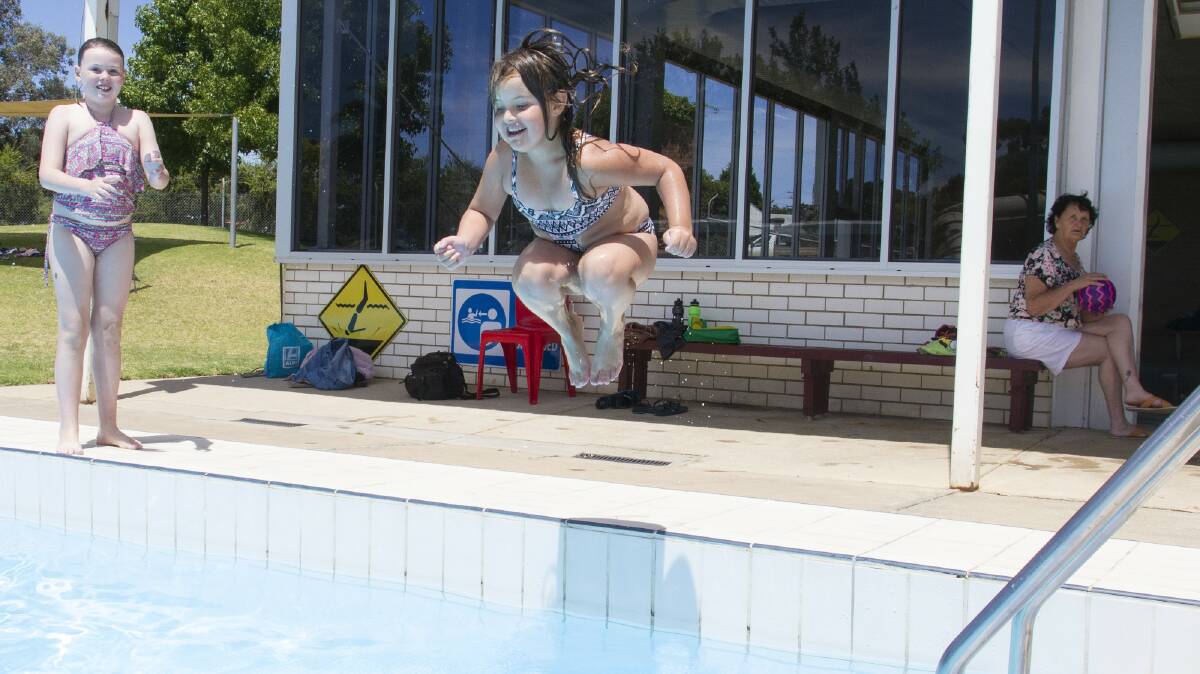 COOLING DOWN: Children make a splash at Stawell Leisure Centre during hot weather this week. Picture: PETER PICKERING