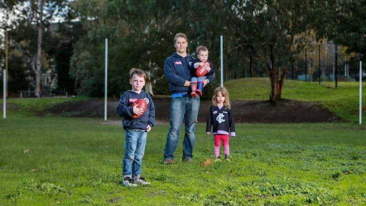 Peter Behrendorff with his kids Harvey 6, James 2 and Elva 4, has welcomed new guidelines for children playing sport with suspected head injuries. Photo: Wayne Taylor