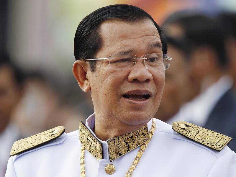 Cambodian PM Hun Sen says he'll "beat up" protesters who burn him in effigy at a summit in Sydney.