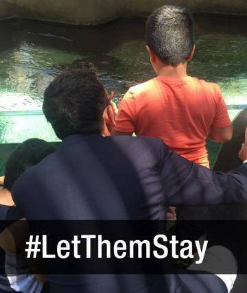 Premier Daniel Andrews takes asylum seekers to Melbourne Zoo, calls on Federal Government to let them stay in Australia. Photo: Facebook