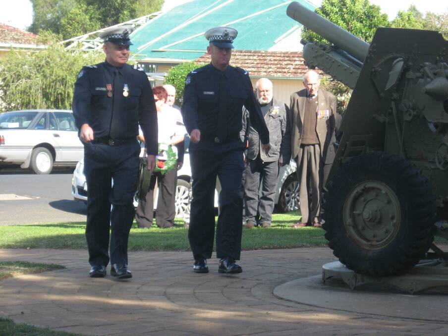 Kaniva Leading Senior Constable Phill Shiells and First Constable Berk McGowan lay a wreath at Kaniva's Anzac Day Service. Picture: ERIN McFADDEN