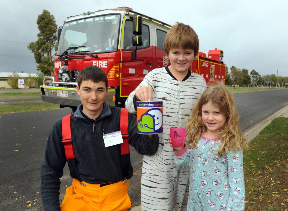 Josh Fanning gets donations from Zenith, 10, and Bliss Wearne, 6, in Natimuk Road collecting for Royal Children's Hospital Appeal in Horsham. 