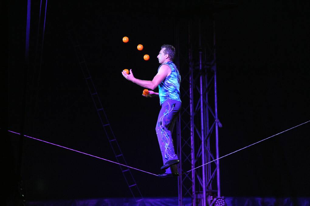 Silvers Circus tightrope walker Ramon Kathriner 