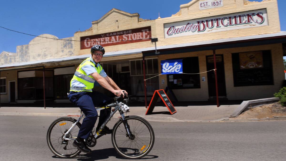 SAFETY FIRST: Bicycle Victoria has called on the State Government to raise the legal age to ride on the footpath from 12 to 16. Hindmarsh Shire Mayor Rob Gersch said safety should be the first concern when considering any change to traffic rules. Picture: PAUL CARRACHER