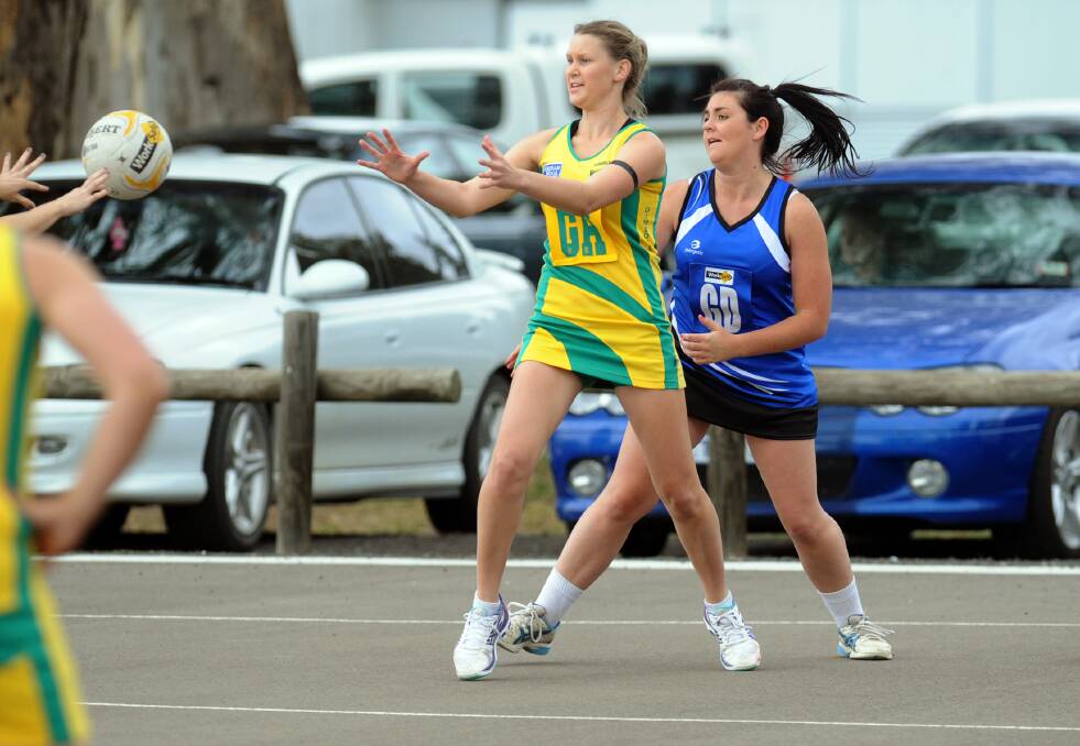 IN FORM: Dimboola shooter Billie-Jo Barber, pictured playing against Minyip-Murtoa earlier this year, shot a round-high 45 goals at the weekend against Stawell. Picture: PAUL CARRACHER