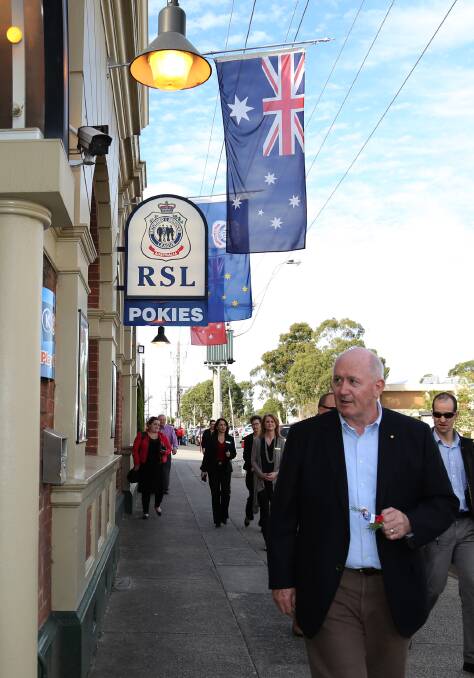 Sir Peter Cosgrove visits Horsham RSL. Picture: THEA PETRASS
