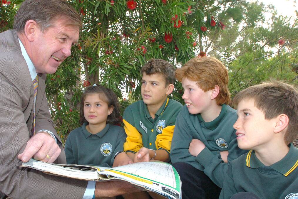 ACTIVE LIFE: Hugh Delahunty chats with Dimboola and Pimpinio primary school students Gianna Haines, Louis Haines, Lachlan Lehmann and Gordon Lehmann about Walk To School Day in 2006. Picture: JEFFREY CHAN