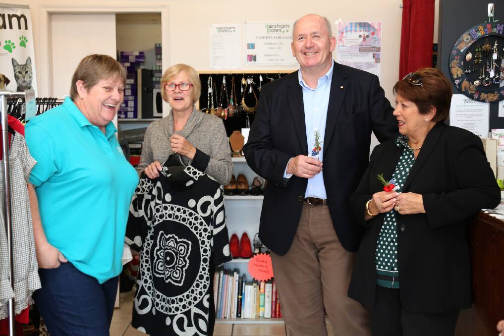 Horsham PAWS members Carolyn Stow and Anna Barlow meet Sir Peter Cosgrove and his wife Lynne Cosgrove in Horsham. Picture: THEA PETRASS