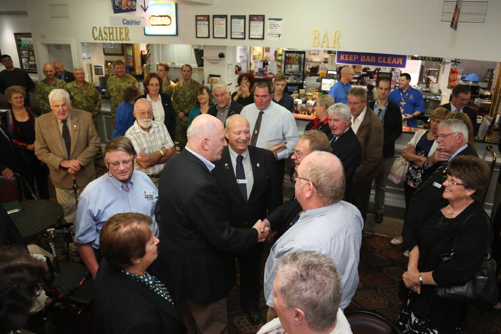 Sir Peter Cosgrove mingles with the crowd at Horsham's RSL on Wednesday. Picture: THEA PETRASS
