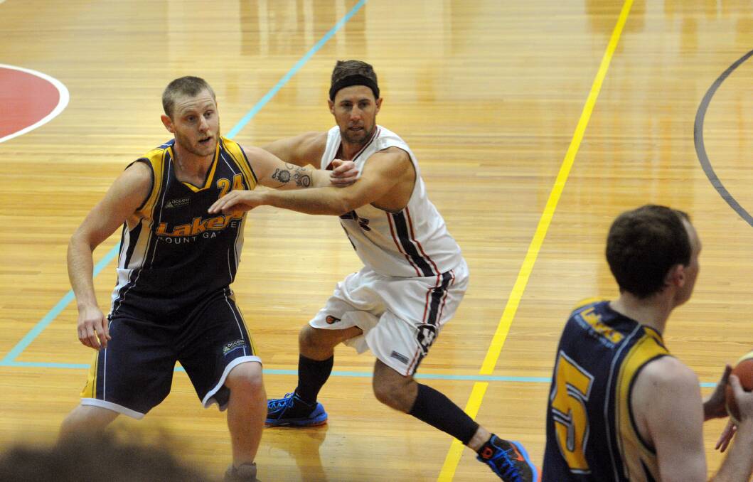 ON THE COURT: Mount Gambier's Michael Stephens and Horsham Hornets' Tim Friend jostle for position during Saturday night's grand final.