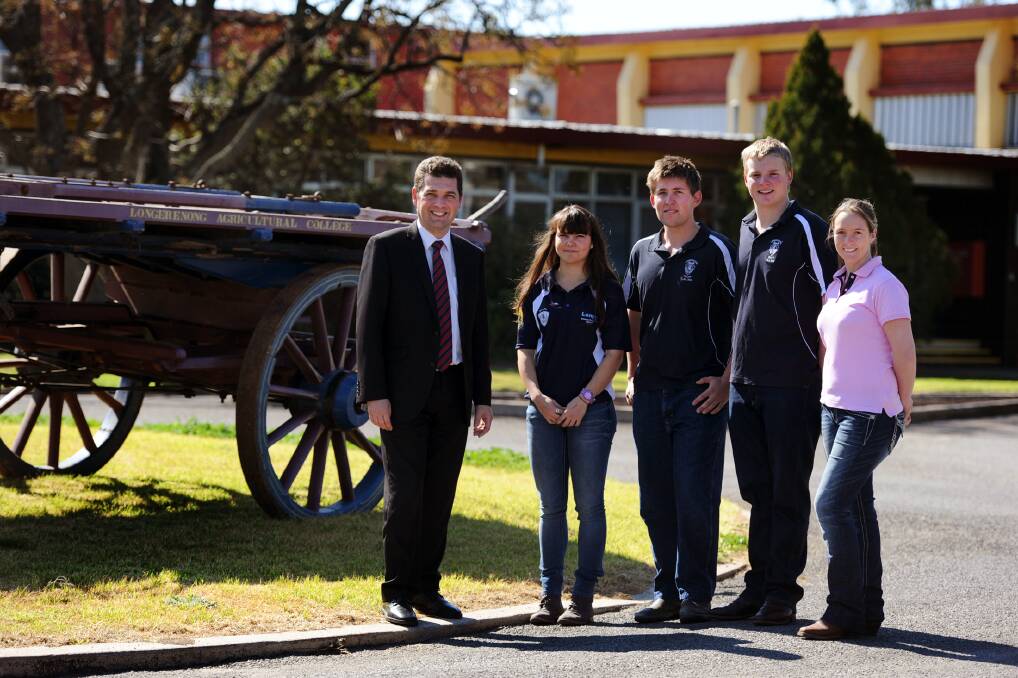 BACK TO SCHOOL: Higher Education and Skills Minister Nick Wakeling with Longerenong College students Meaghan Pohlner, Oliver Von Seht-Nater, David Leech and Jordan Layley. Picture: MELINDA SCHMIDT