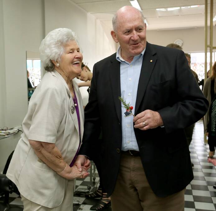 A WARM WELCOME: Gwen Kelm meets Governor-General Cosgrove as he tours Horsham businesses. Pictures: THEA PETRASS
