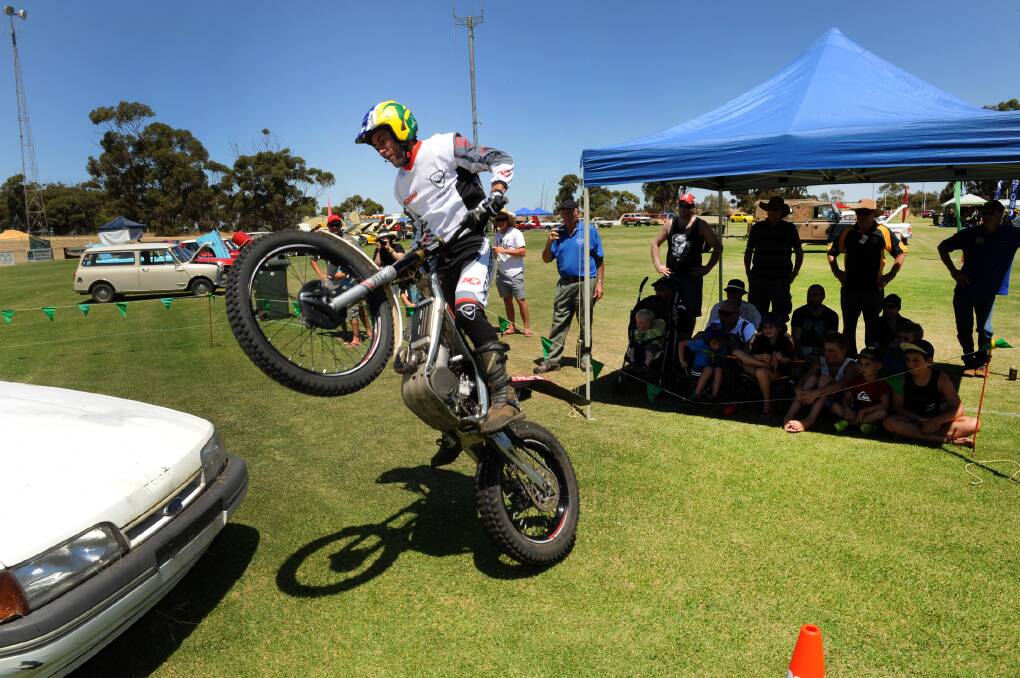 Adrian Harry, Xtreme Trials, of Nairne, SA, entertaining at Kaniva Car and Bike Show. Pictures: PAUL CARRACHER