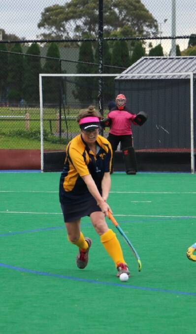 ACTION: Sophie Robinson manoeuvres the ball out of defence. Photo: Rachel Clark.
 