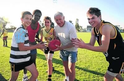 AFL GREAT: Horsham RSL Diggers juniors Thomas Janetzki, Erick Niyongabo, Nathan Hayden and Matt Bray were treated to a coaching session from former Richmond premiership coach Tom Hafey at Horsham City Oval on Wednesday. Picture: LIESL HALLAM