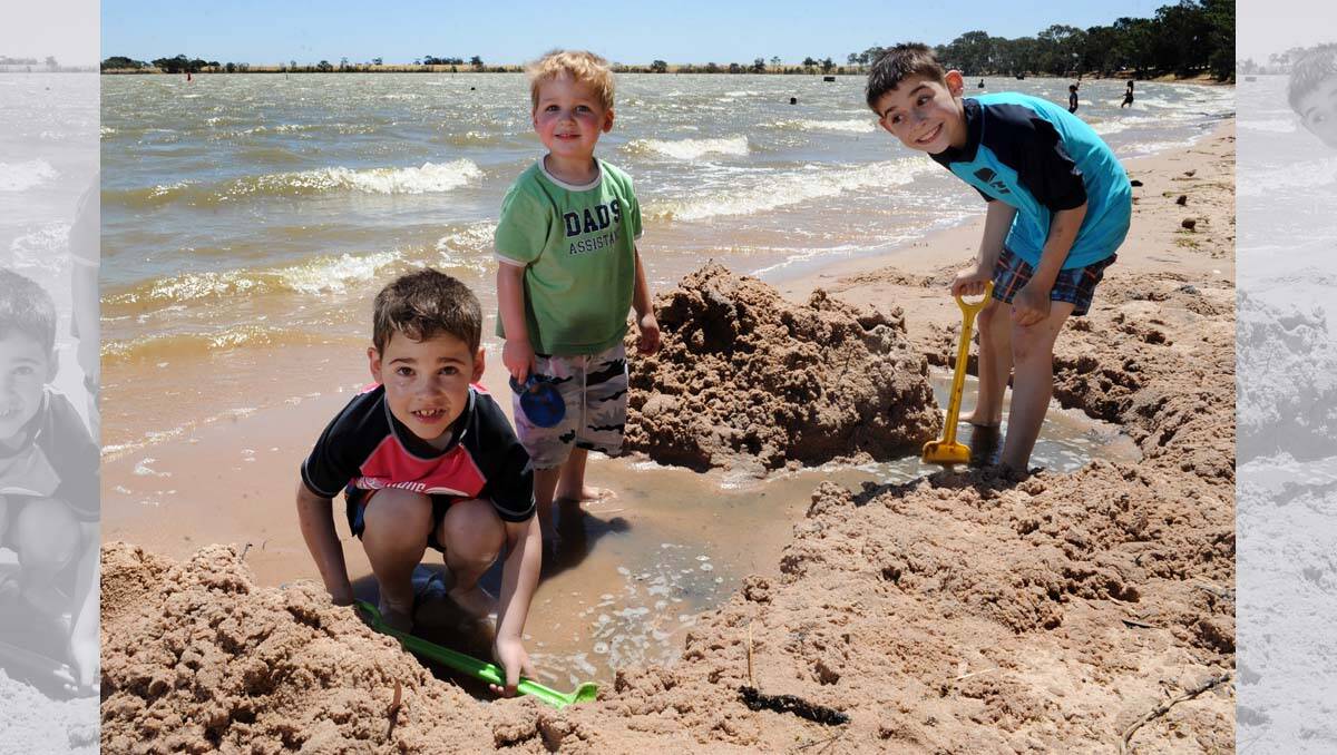Sam Smith, 7, Ben Smith, 2, and Ryan Smith 9, enjoying Green Lake on a 38C day. 