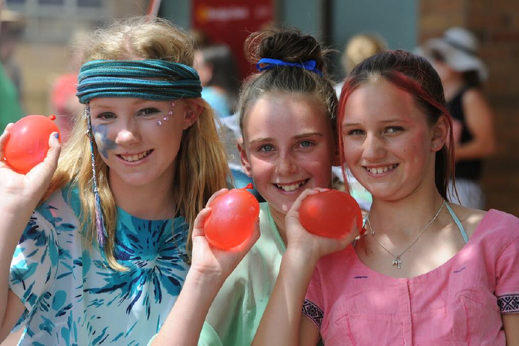 Sophie Storey, 11, Clemantine Lees, 10, and Georgia Baxter, 11, armed with water bombs at Edenhope's Henley on Lake Wallace parade. 