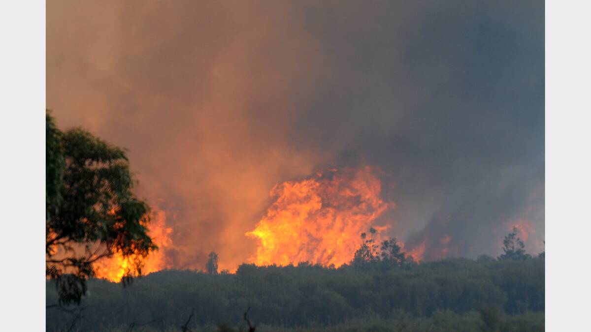 Grampians fire in the Victoria Valley. Glenisla 