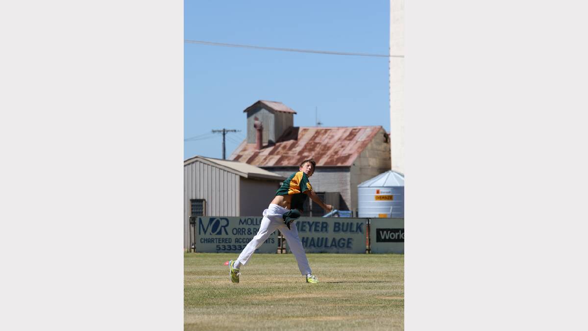 IN ACTION: Bailey Durward, 13, of St Arnaud fields during the Under-14 Country Week competition at Nhill. Picture: THEA PETRASS