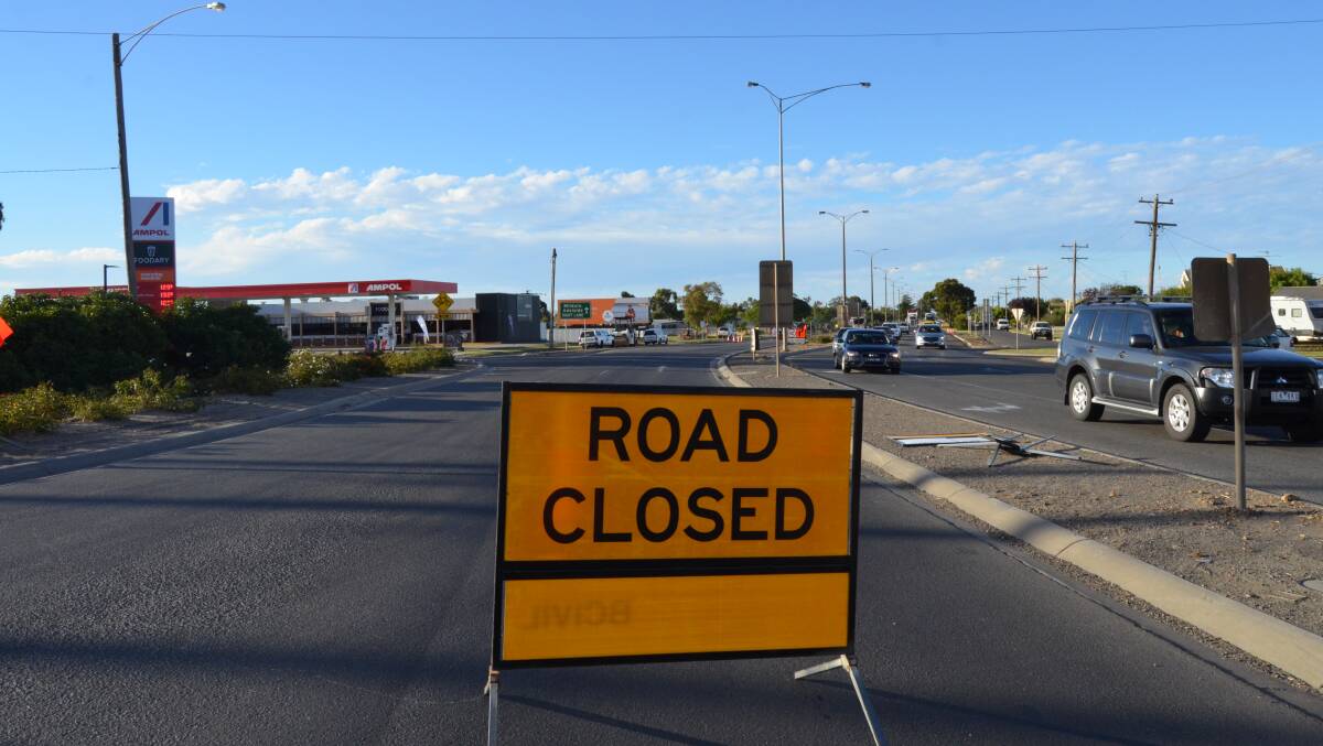NIGHTWORKS: The inbound road to Horsham from Stawell is currently closed from 6pm to 7am for road works. Picture: ALISON FOLETTA.