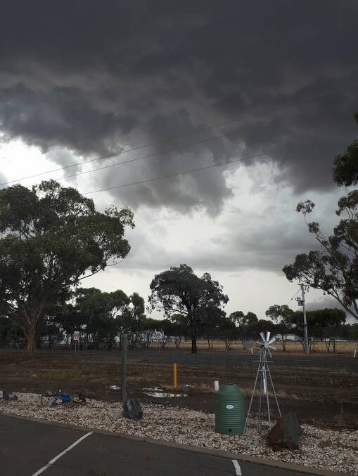 INCOMING: The rumbling clouds coming in towards Warracknabeal on Friday. Picture: CONTRIBUTED. 
