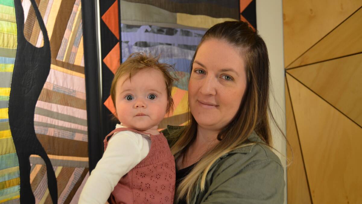 COMFORT: Hopetoun resident, Erin Simmons with her five-month old daughter Rahli. Picture: ALISON FOLETTA. 