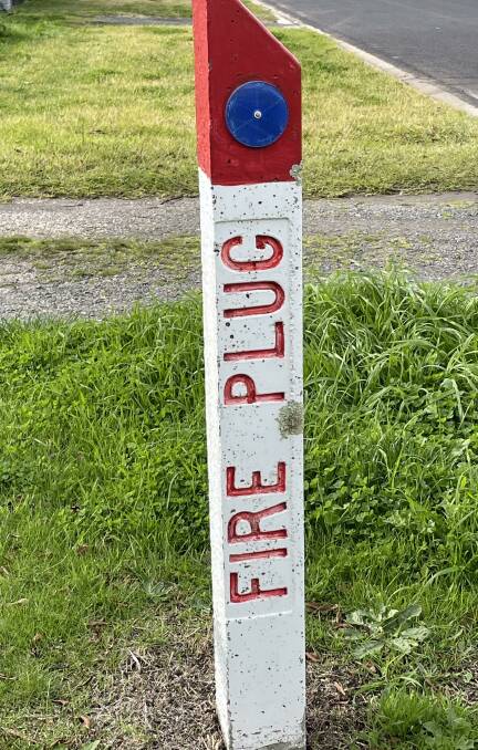  Fire Plug indicator Post . Picture by Sheryl Lowe