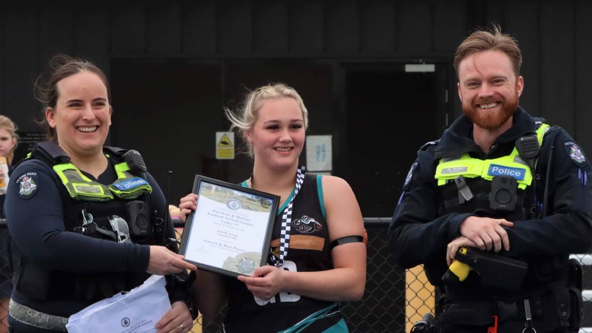 Swifts' 17 and Under Netballer Tenelle Grace was presented her Blue Ribbon Foundation Spirit of Netball award by Stawell police officers, Constable Amy Stubberfield and First Constable
Sean Brown. Picture supplied 