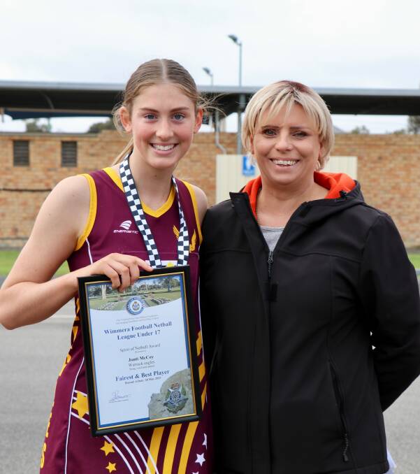 Warrack Eagles 17 and Under netballer Jonti McCoy is presented her Blue Ribbon Foundation Spirit of Netball award by Warracknabeal police officer, Acting Senior
Sergeant Kylie Newell. Picture supplied
