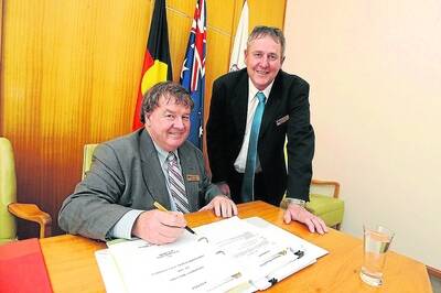 Horsham Rural City Council chief executive Kerryn Shade at his last council meeting in 2010. He is pictured with Horsham councillor David Grimble.