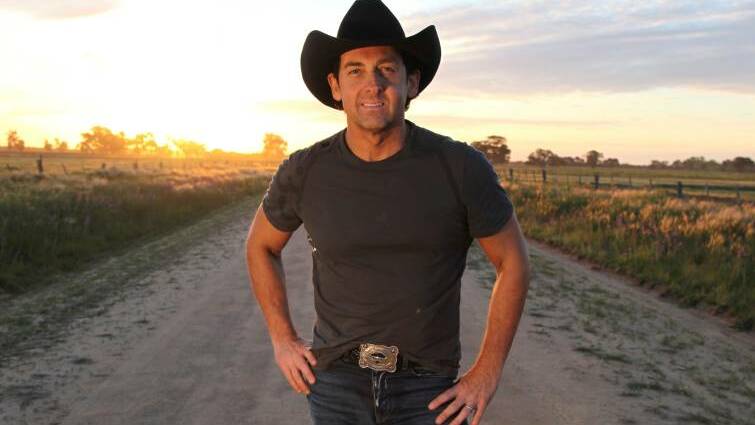 ACCLAIMED: Country music singer Lee Kernaghan is on his way to the Wimmera. Picture: CONTRIBUTED