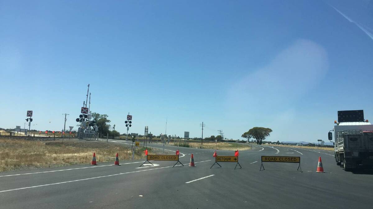 The road closure on the Western Highway approaching from the West. Picture: ELIZA BERLAGE.
