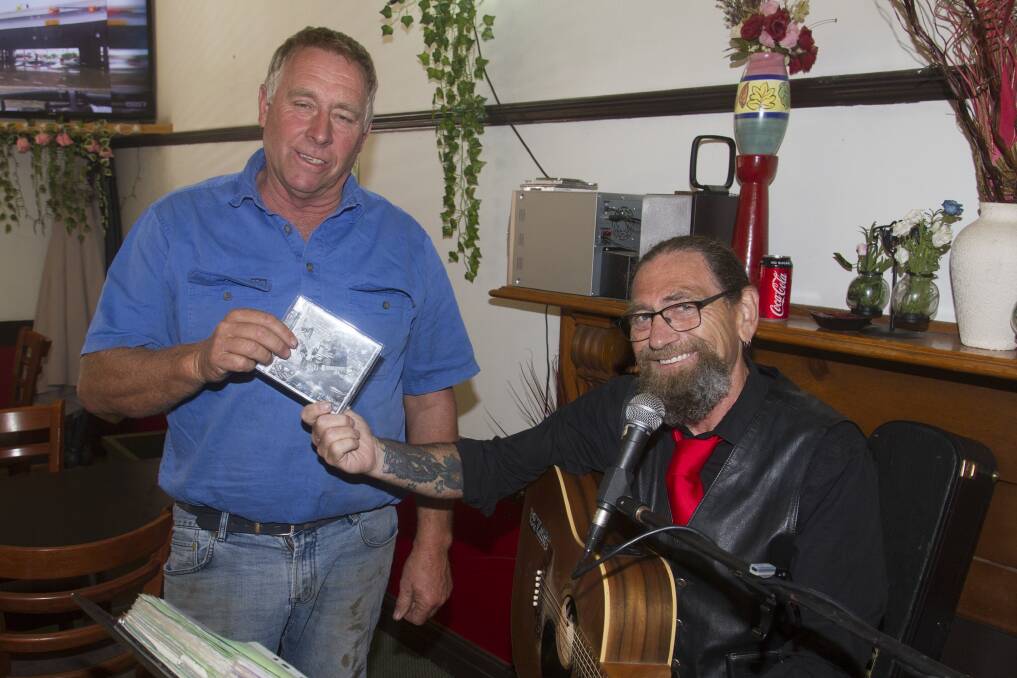 GENEROUS: Russ Kellett receives a donation from Phil Lang at the Bushfire Relief Benefit Day at Nash Restaurant in Stawell. Picture: PETER PICKERING