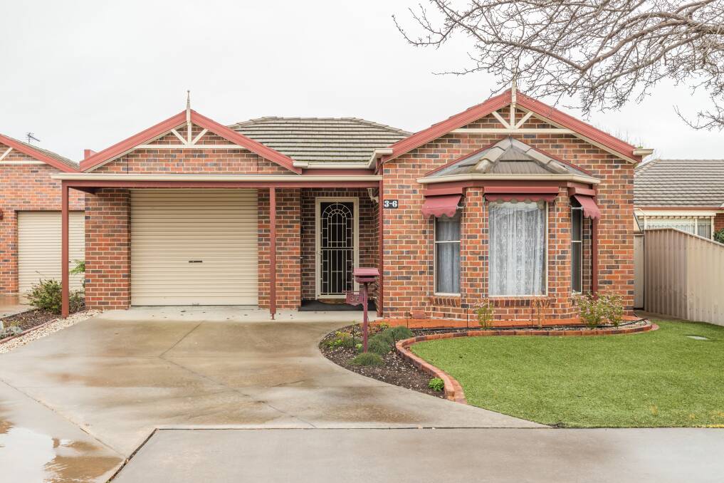 3/6 Magee Court Horsham
Bed 3 | Bath 1 | Car 1
$480,000 Agency: Wes Davidson Real Estate
Contact: Wes Davidson, 0419 820 000
Inspect: Strictly by appointment only 
