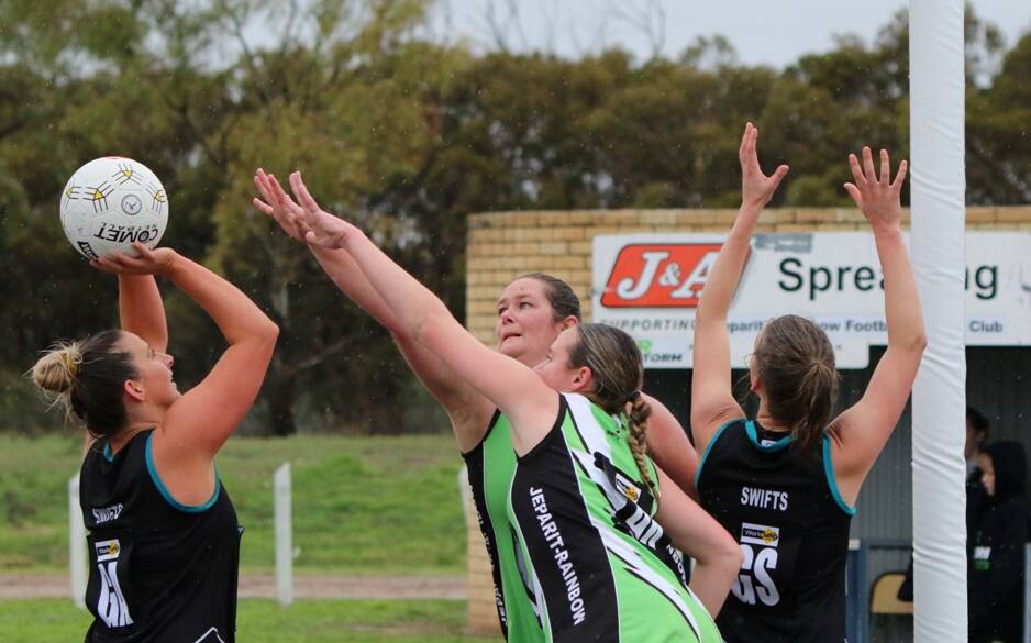 Swifts' Michaela Armer sets to shoot in her side's round 11 clash against Jeparit-Rainbow. Picture: TRISH RALPH