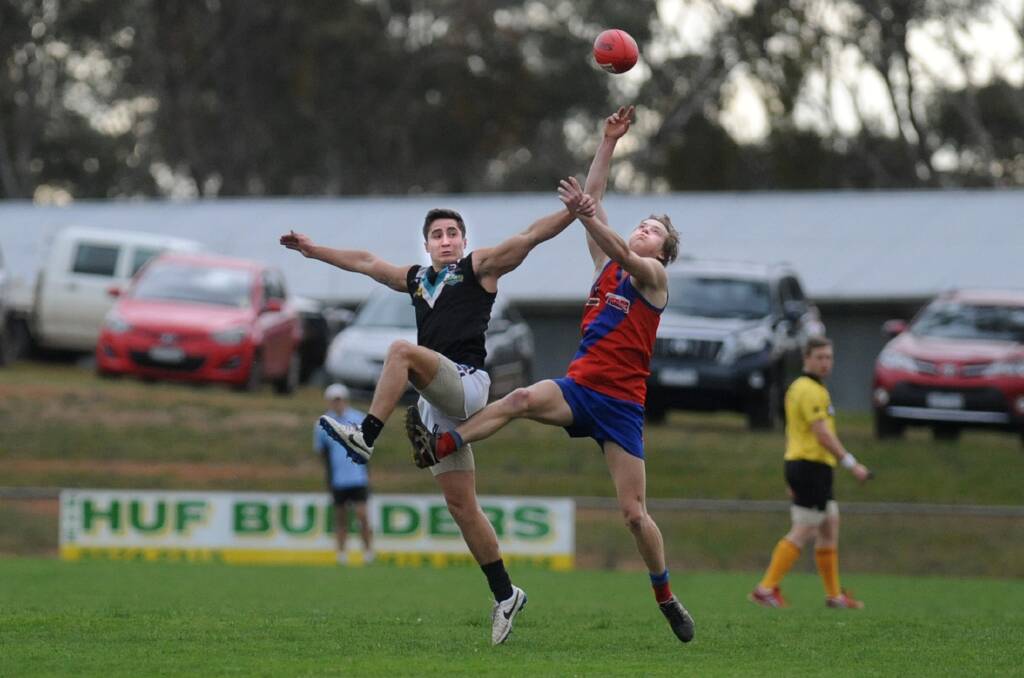 Swifts' Sean Mantell and Kalkee's Oliver Young fight for the ball in the 2014 qualifying final. 