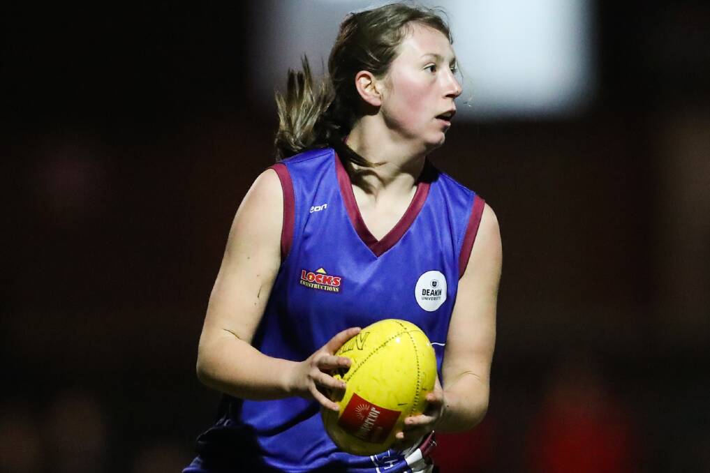 GOING ROUND AGAIN: Horsham's Lauren Sykes in action during the 2019 DUFFL under-18 grand final. Picture: MORGAN HANCOCK