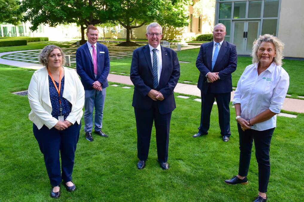 TECH HUB: The launch of the Regional Tech Hub featured Regional Communications Minister Mark Coulton (centre) and National Farmers' Federation president Fiona Simson (right). Picture: Supplied 