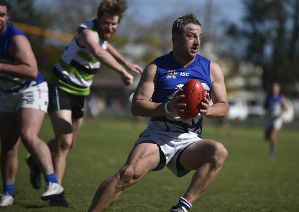 Stiles in action with the Bulldogs. Picture: NAMOI VALLEY INDEPENDENT/MARK BODE