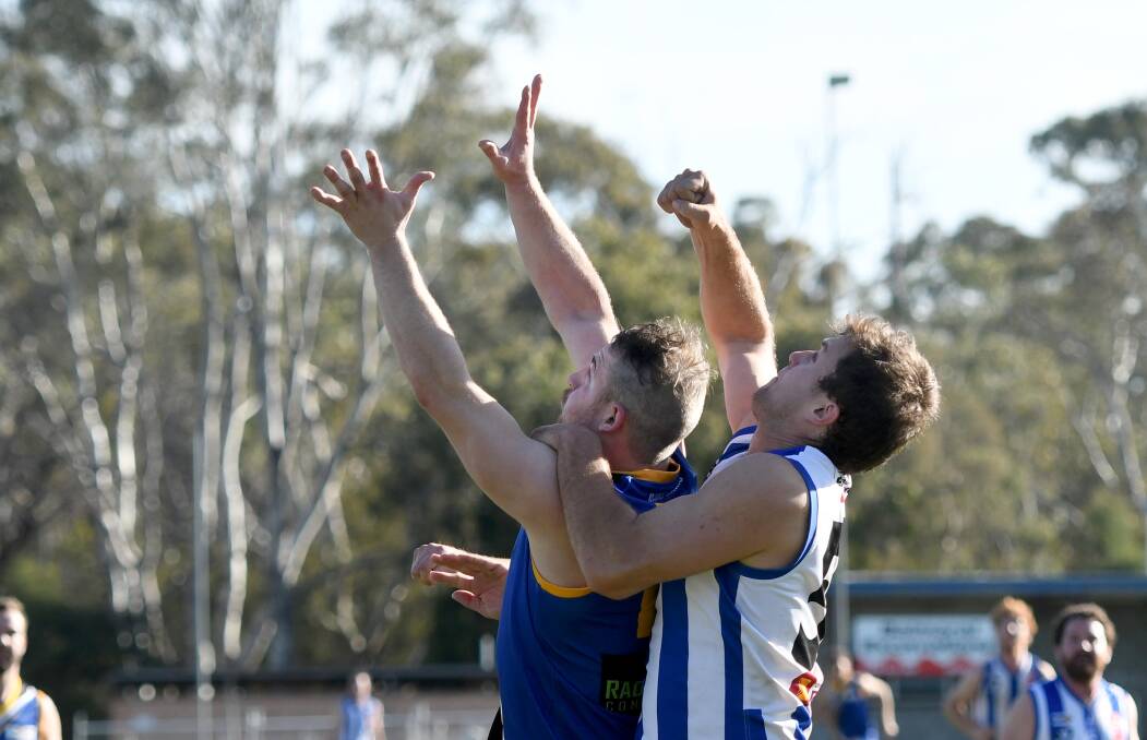 Jaydon Stiles competes in a marking contest against Harrow-Balmoral's Angus Halliday. Picture: SAMANTHA CAMARRI