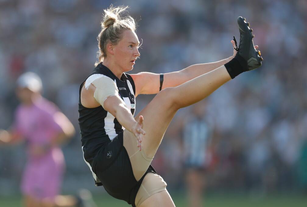 Sophie Alexander kicks for the Magpies against the Geelong Cats in round one of the 2019 AFLW season. Picture: MICHAEL WILSON/AFL MEDIA