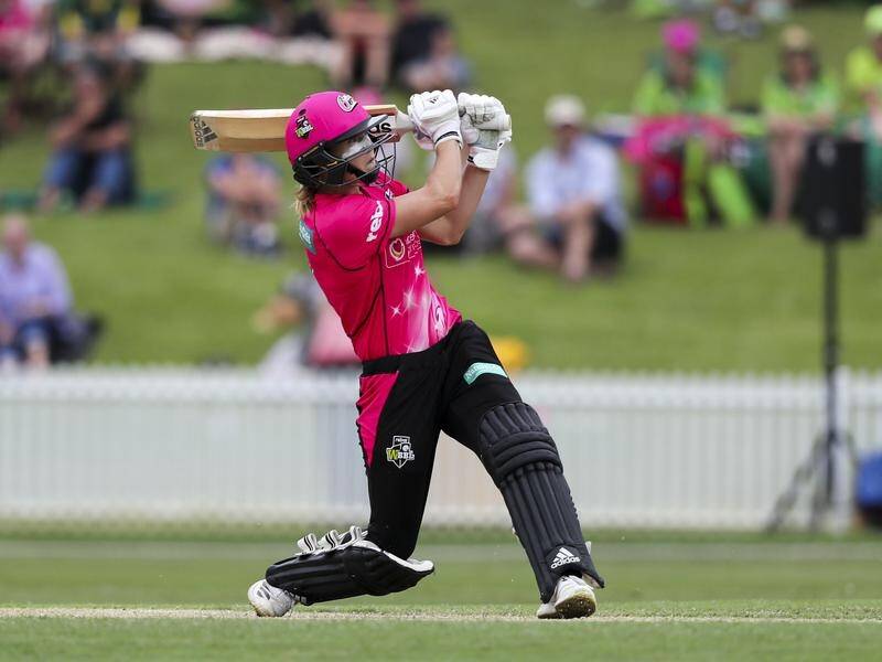 Captain Ellyse Perry hits a six to seal the Sydney Sixers a WBBL final spot against the Heat.