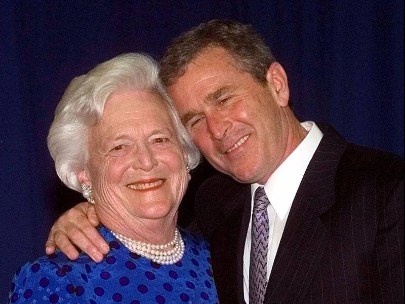 George W Bush with his mother Barbara, who died earlier this week aged 92, in 1999.