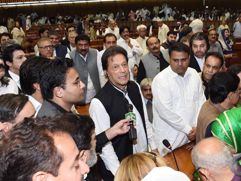 Former international cricket star Imran Khan has been sworn in as Pakistan's new prime minister.