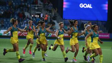 Australian Hockeyroos players celebrate winning the gold medal after the Women's Gold Medal Match against England at Glasgow National Hockey Centre. Photo: Getty Images