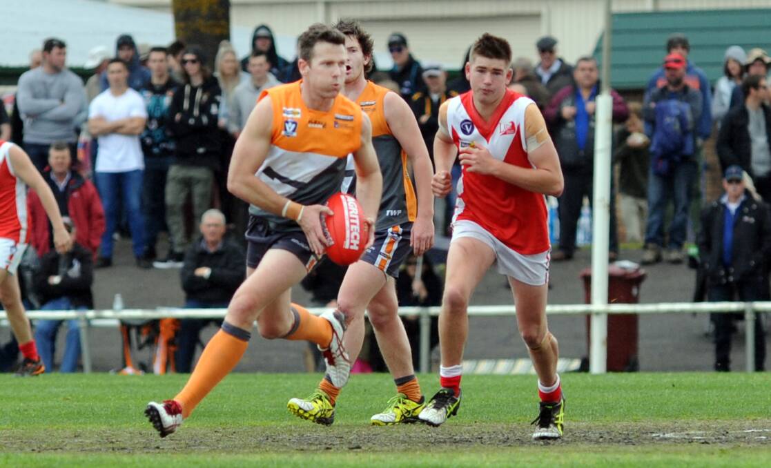 Gareth Hose playing for Southern Mallee Giants in the 2016 HDFNL reserves grand final.